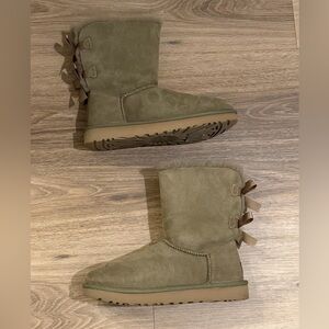UGG Women’s Bailey Bow ll Tan Boots with Bows size 9 with Original Box